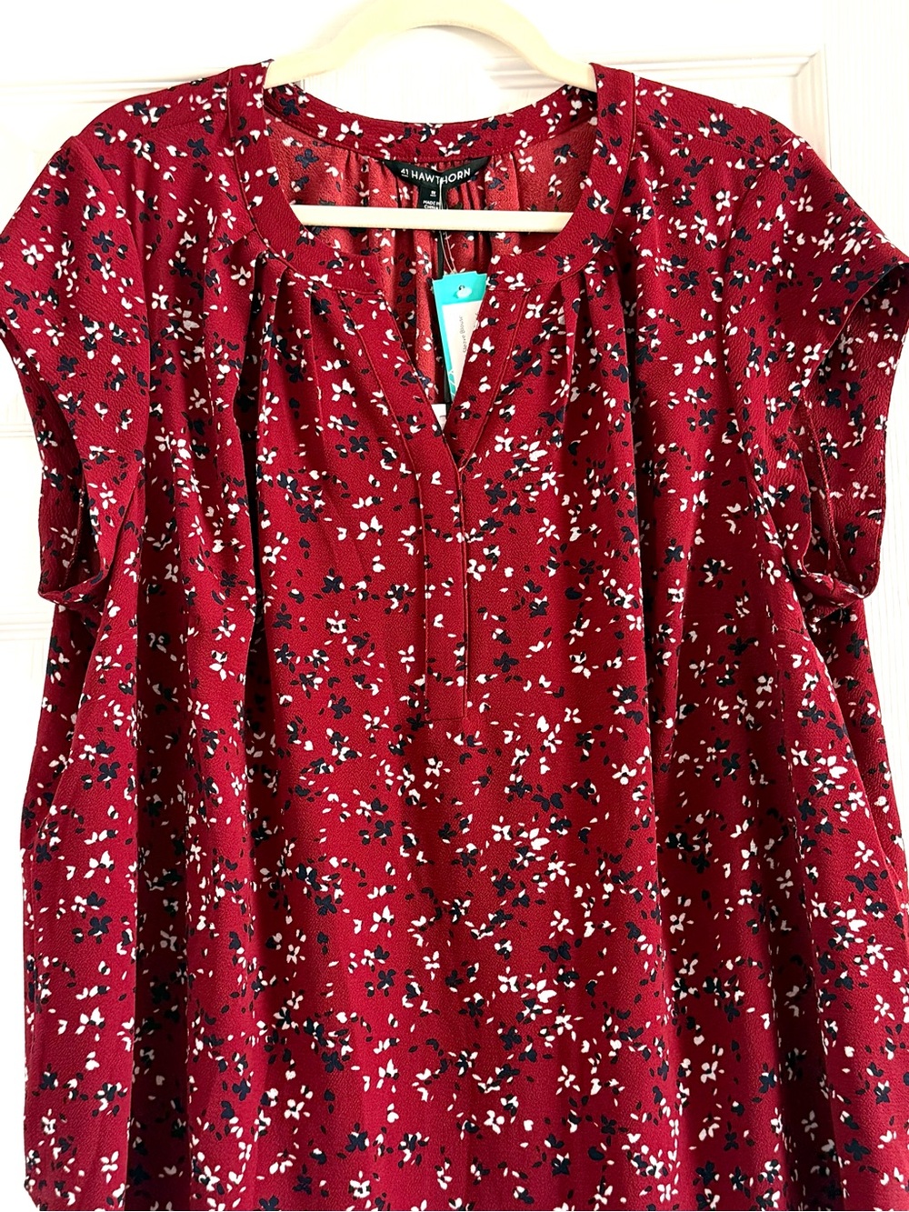 41 Hawthorn Women's Red Floral Cap-Sleeve V-Neck Top 1X - Picture 6 of 7
